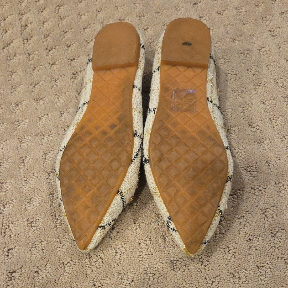 Elegant Cream and Black Flats with Tweed Texture - Picture 5 of 5